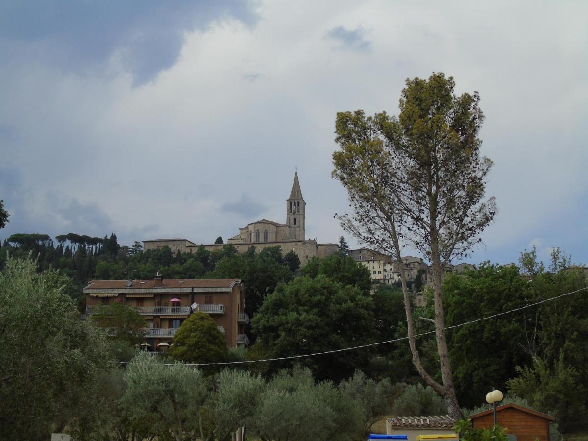 Agriturismo Camera Rosa Тоди Экстерьер фото